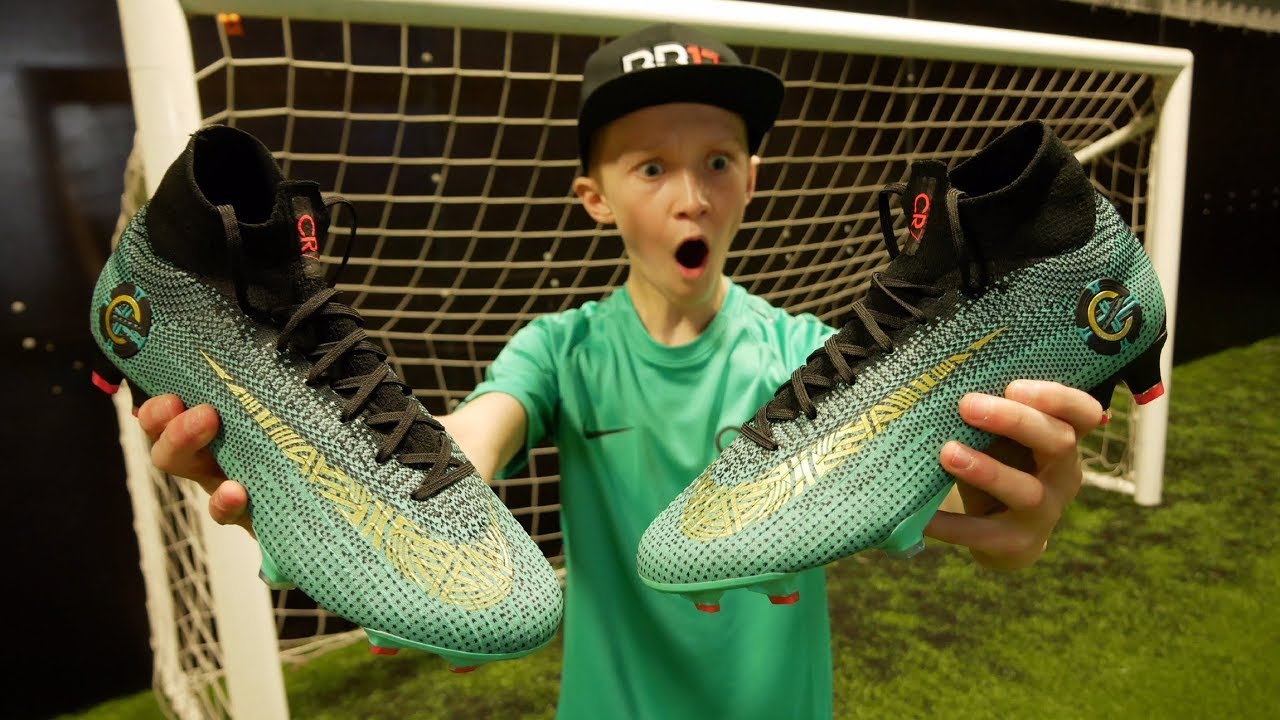 Тестирование CR7, глава 6! Новые футбольные бутсы Роналду!