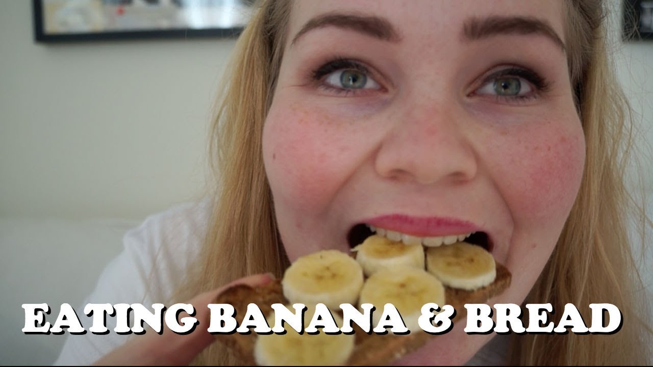ASMR // Eating Bread/Banana & Soft Whisper Oscars Ramble