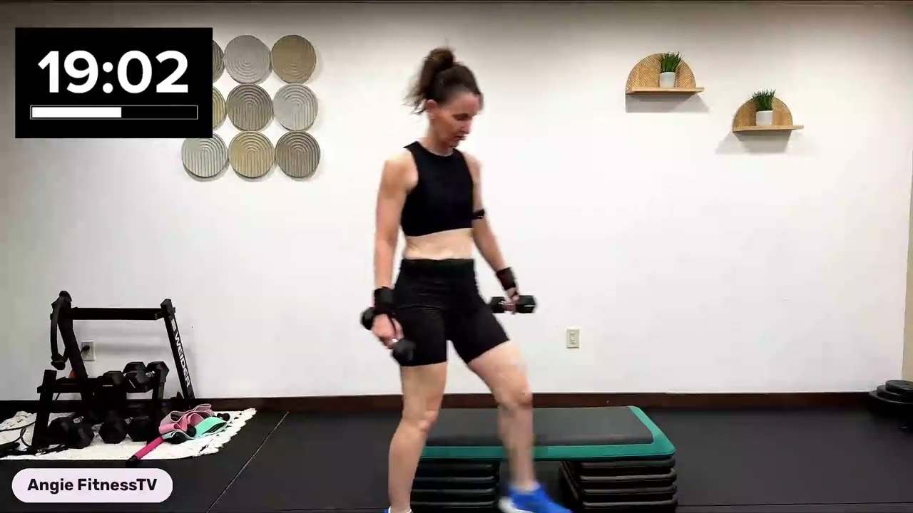 Strength Training Routine For Women Over 40: Building Upper Body Resilience With Push-pull Exercises