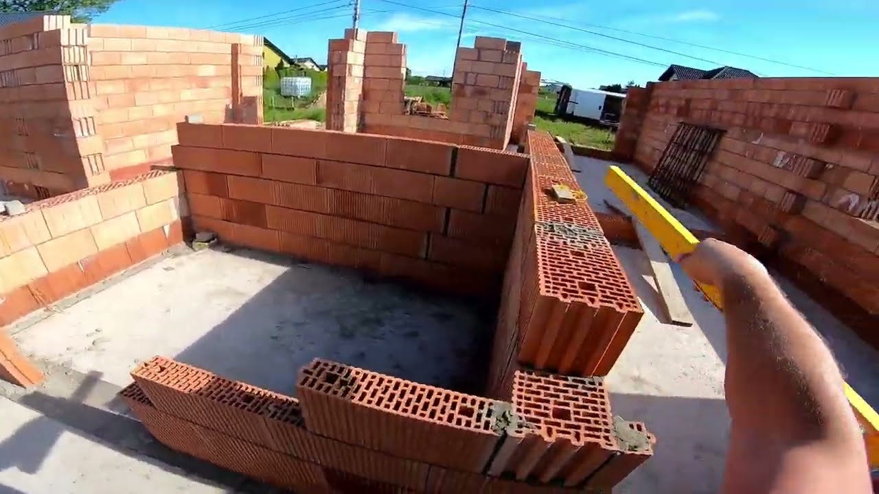 Budowa domu # murowanie ścian nośnych i ścianek działowych .