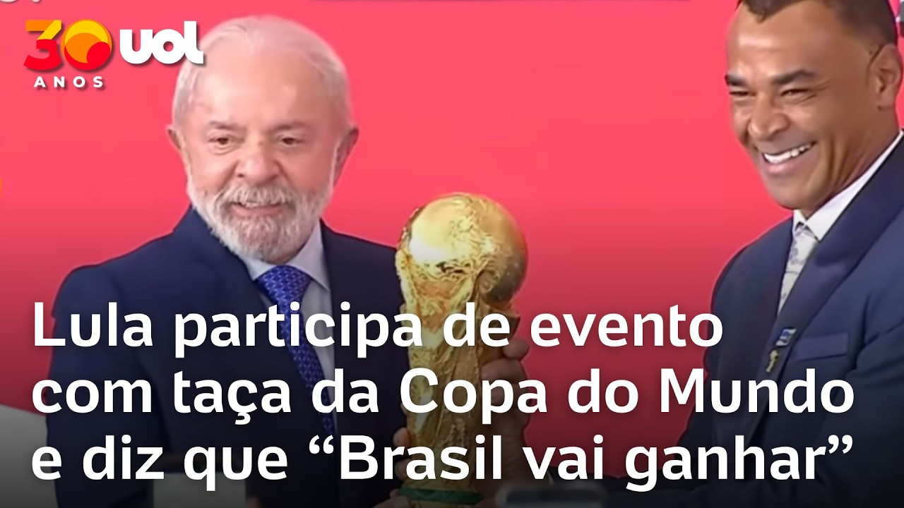 Lula exibe taça da Copa do Mundo e diz que tem 