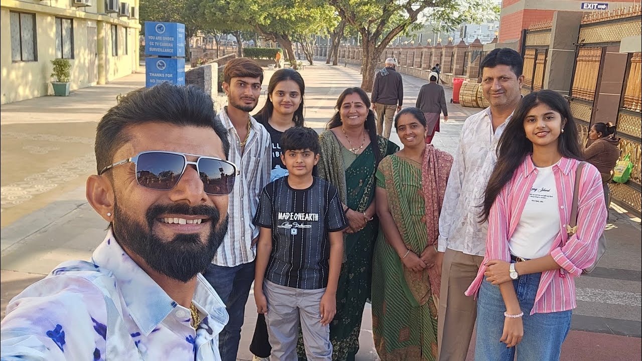 બર્થડે પાર્ટી કોનીયે આપી ? કયા પાર્ટી મનાવી 