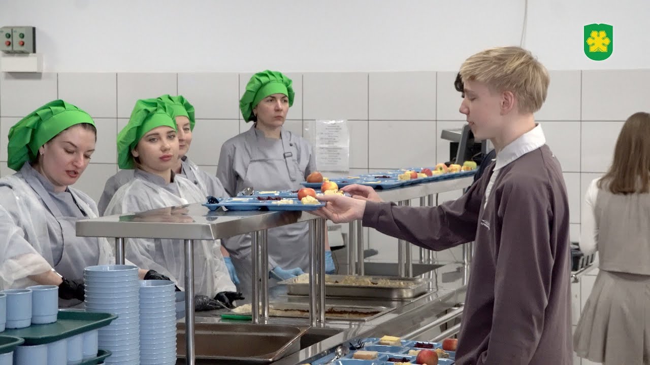 Фабрика-кухня вже другий тиждень забезпечує корисними обідами школярів Бучанської громади