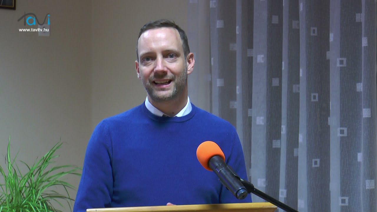 Azbej Tristan &aacute;llamtitk&aacute;r tartott előad&aacute;st az X-h&aacute;zban - Tavi TV