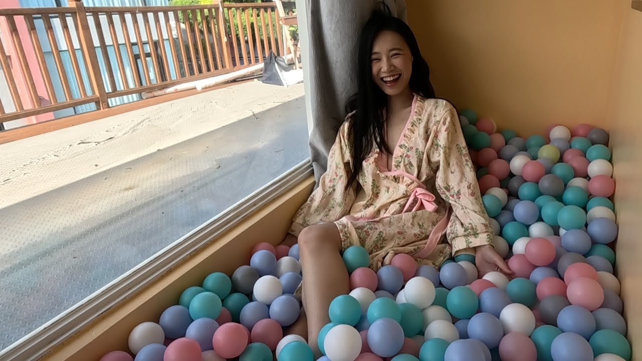 爱笑的可可，在美美的民宿展示我们家设计的新款磁扣式浴袍连衣裙