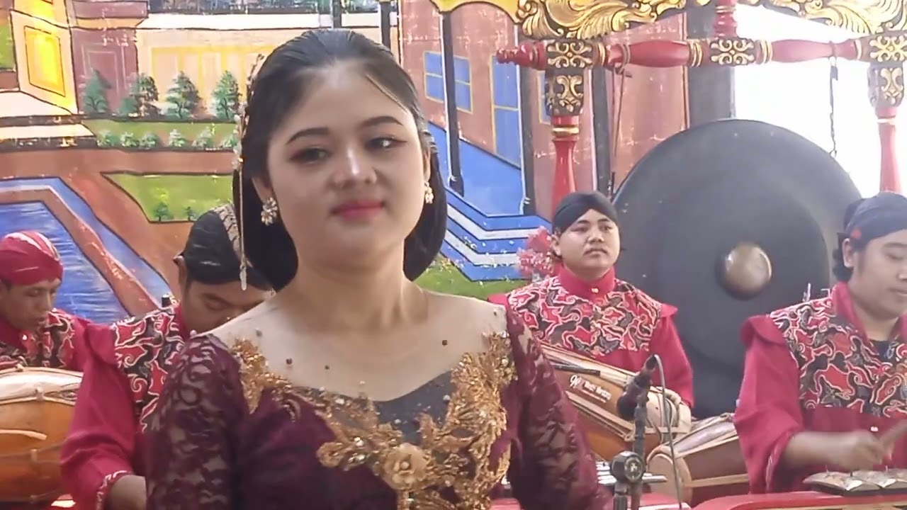 Cinde Laras Sutris jipong