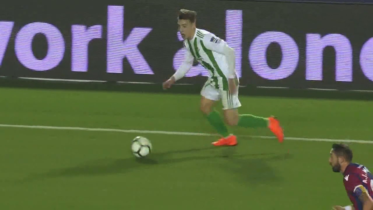 Video analysis: Real Betis' 3-5-2 possession setup vs. Levante (26.2.18)