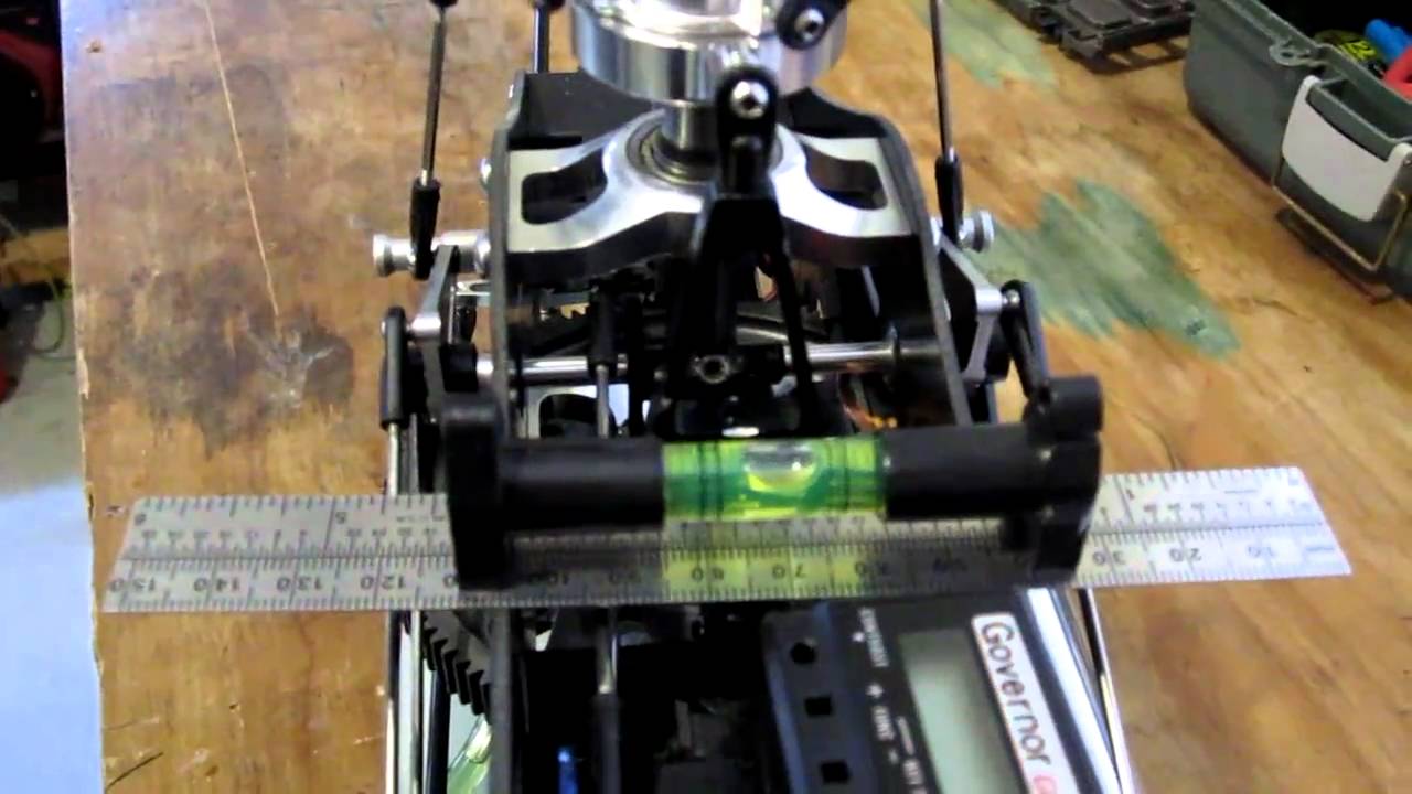Zero pitch on a flybarless helicopter using a pitch gauge