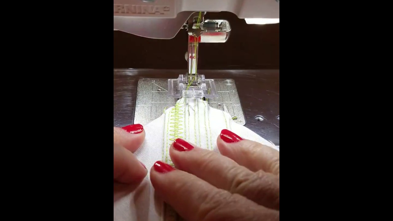 Декоративная строчка BERNINA 46C и защипы.