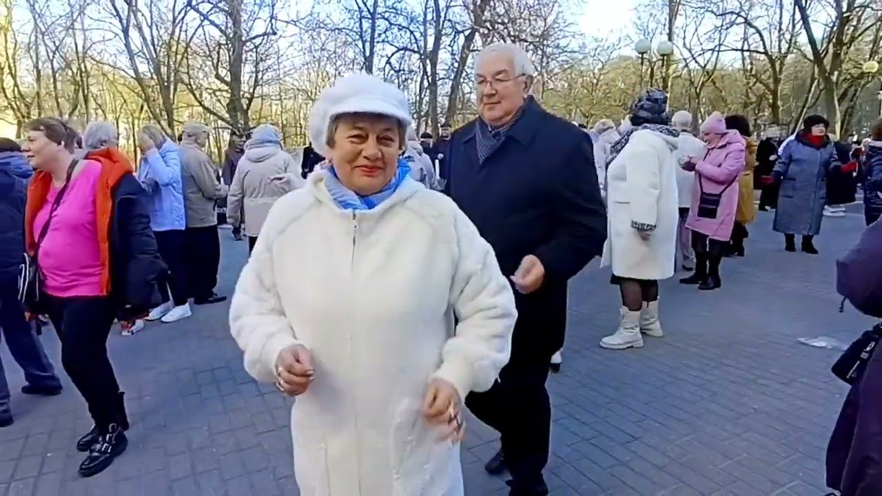 15.03.26г.ВЫЙДУ НА УЛИЦУ ГЛЯНУ НА СЕЛО, ДЕВКИ ГУЛЯЮТ И МНЕ ВЕСЕЛО... ТАНЦЫ В ГОМЕЛЬСКОМ ПАРКЕ...
