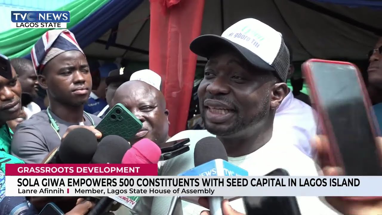 Sola Giwa Gives Seed Capital To 500 Residents In Lagos Island