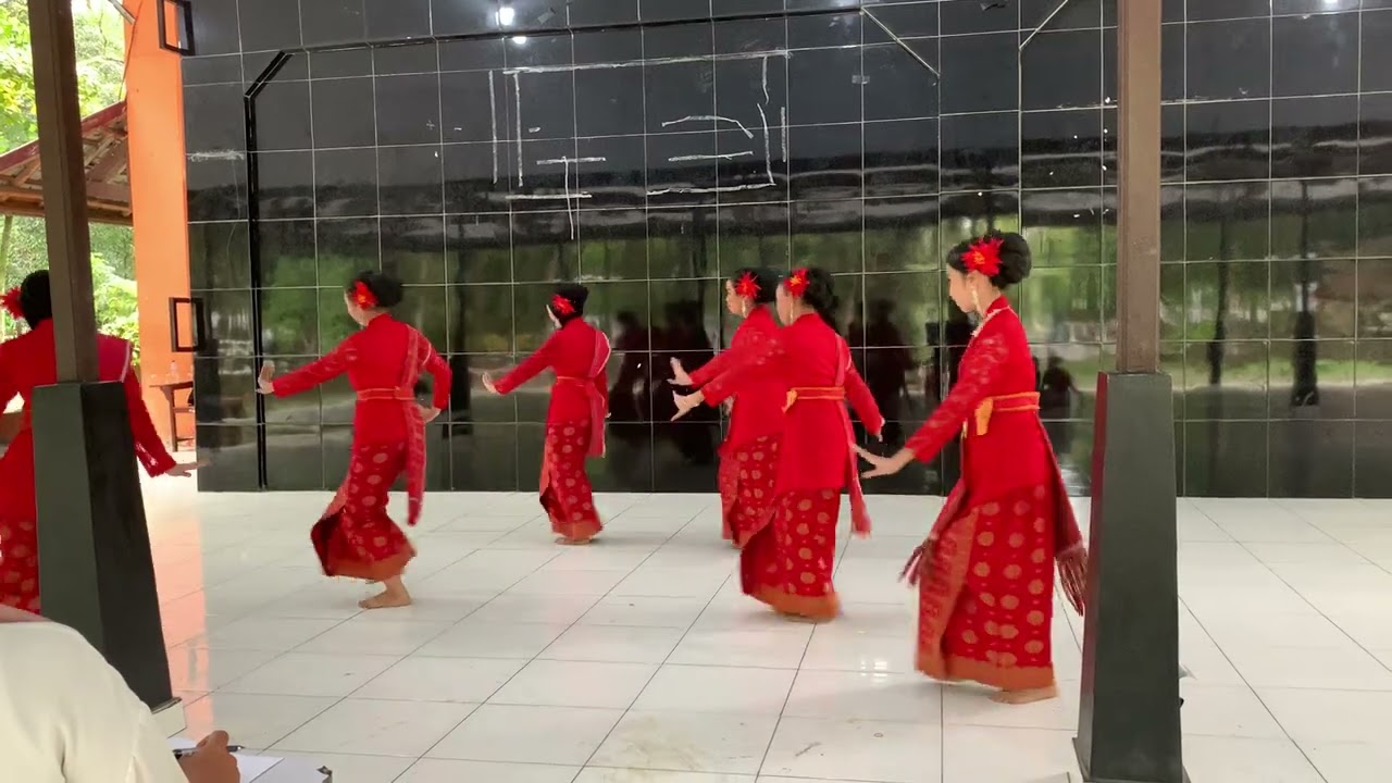 TARI KREASI FAMILI TAKSI