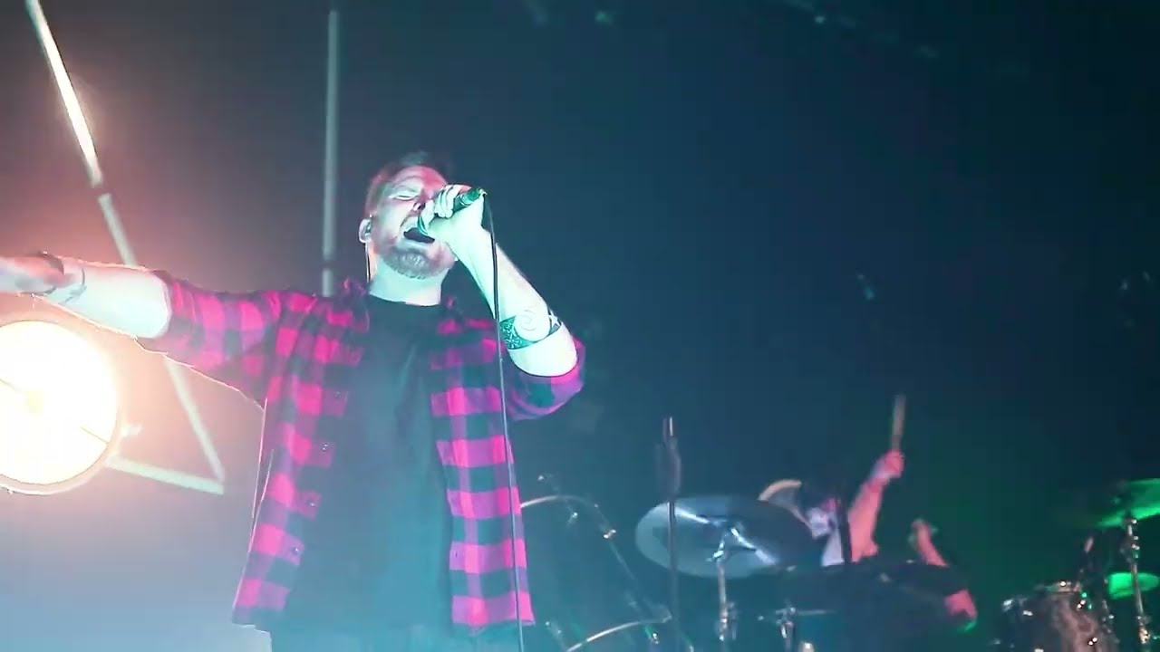 ‘Time To Leave’ Live - Neon Fields