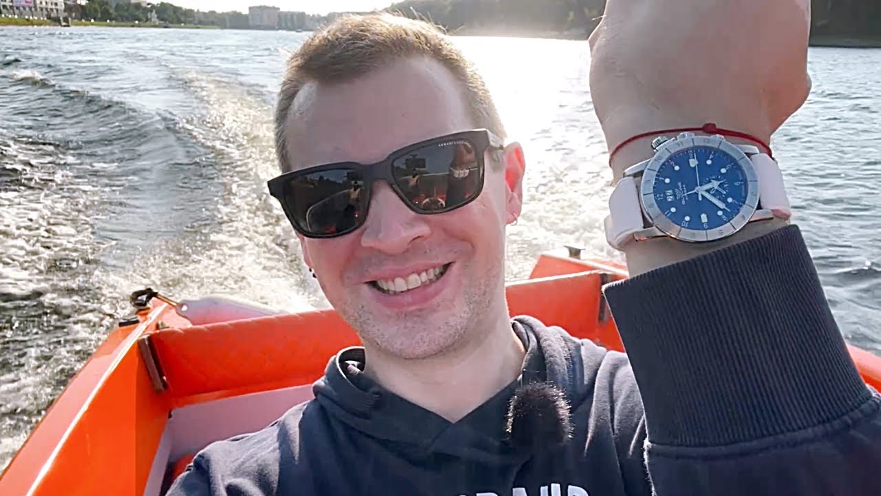 Выгуливаю свои часы Glycine. Взял катер в аренду.