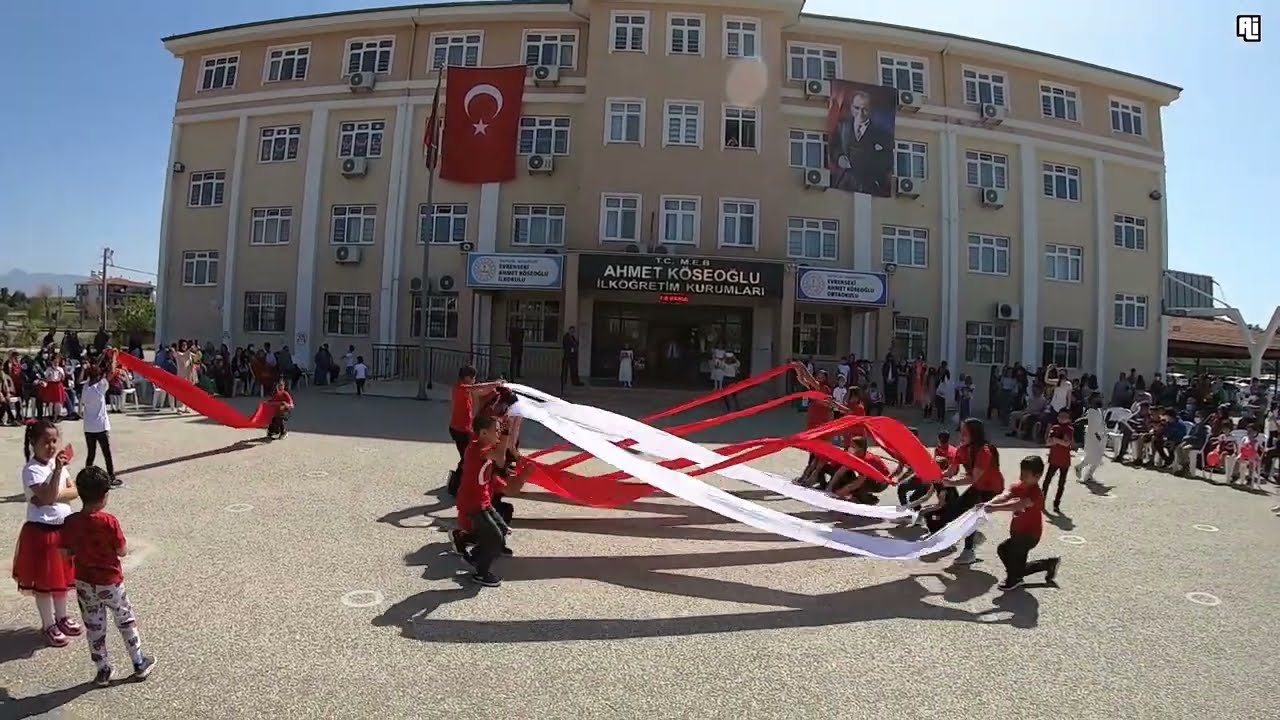 23 NİSAN KUMAŞ GÖSTERİSİ ONUNCU YIL MARŞI