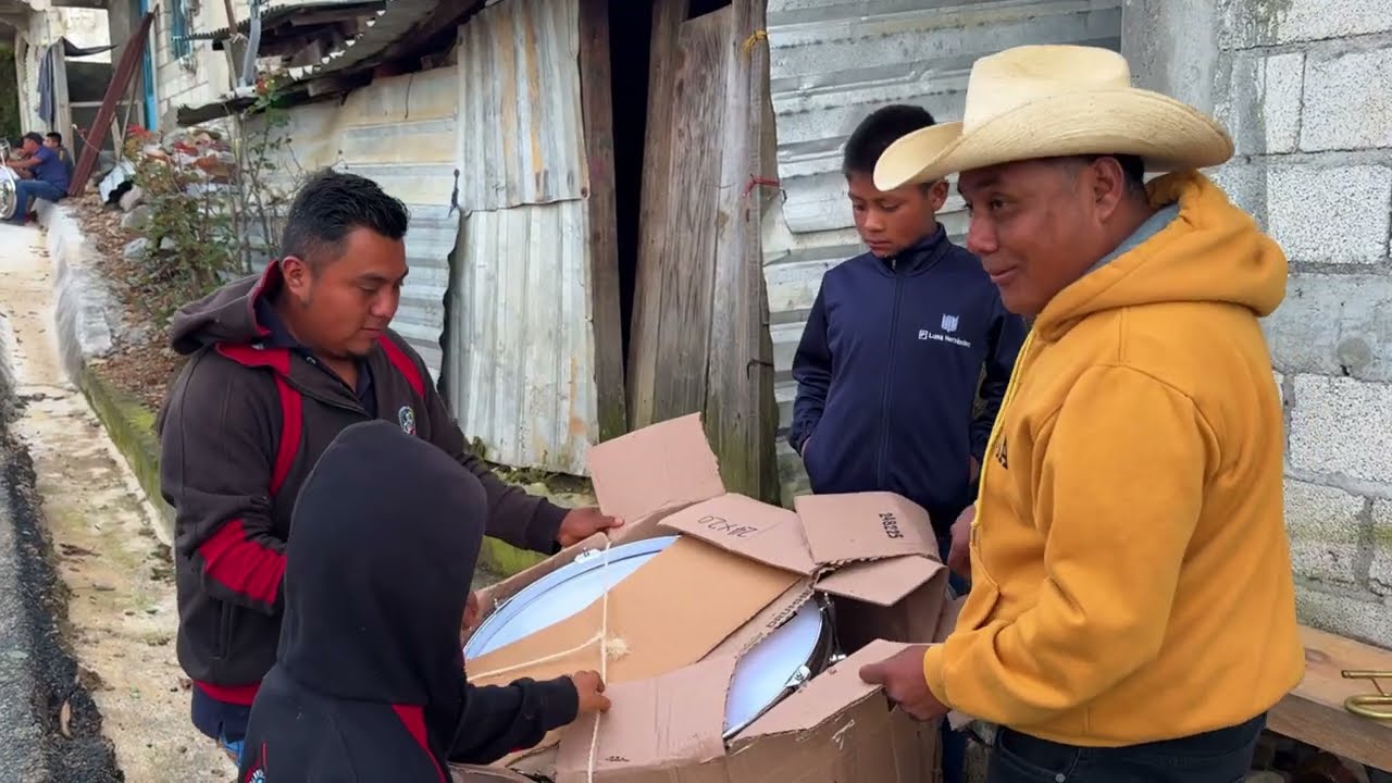 Ofrenda Floral del joven Samuel Cantú R. en San Mateo Malinaltepec VIDEO 1