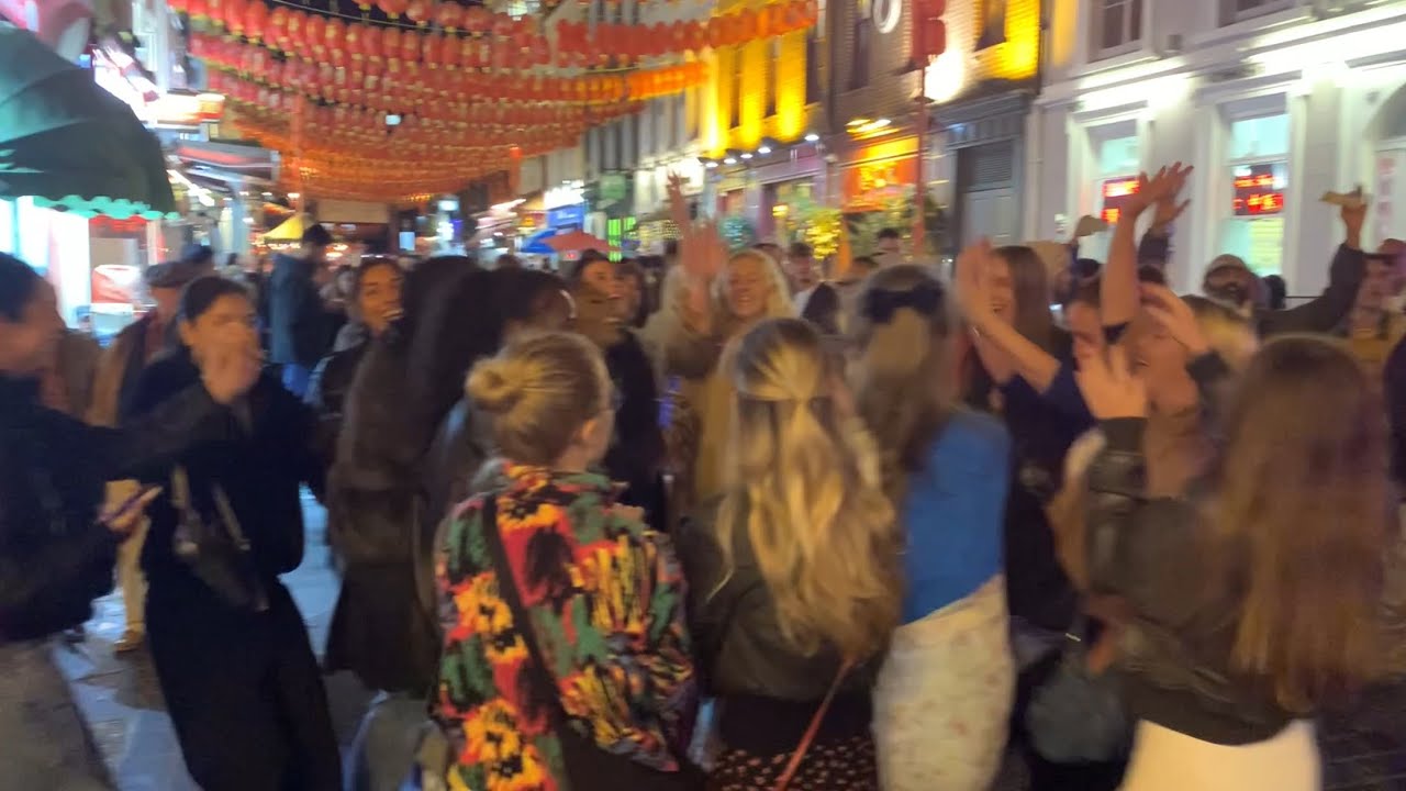 Londoners chant and dance for Krishna - 27.9.25