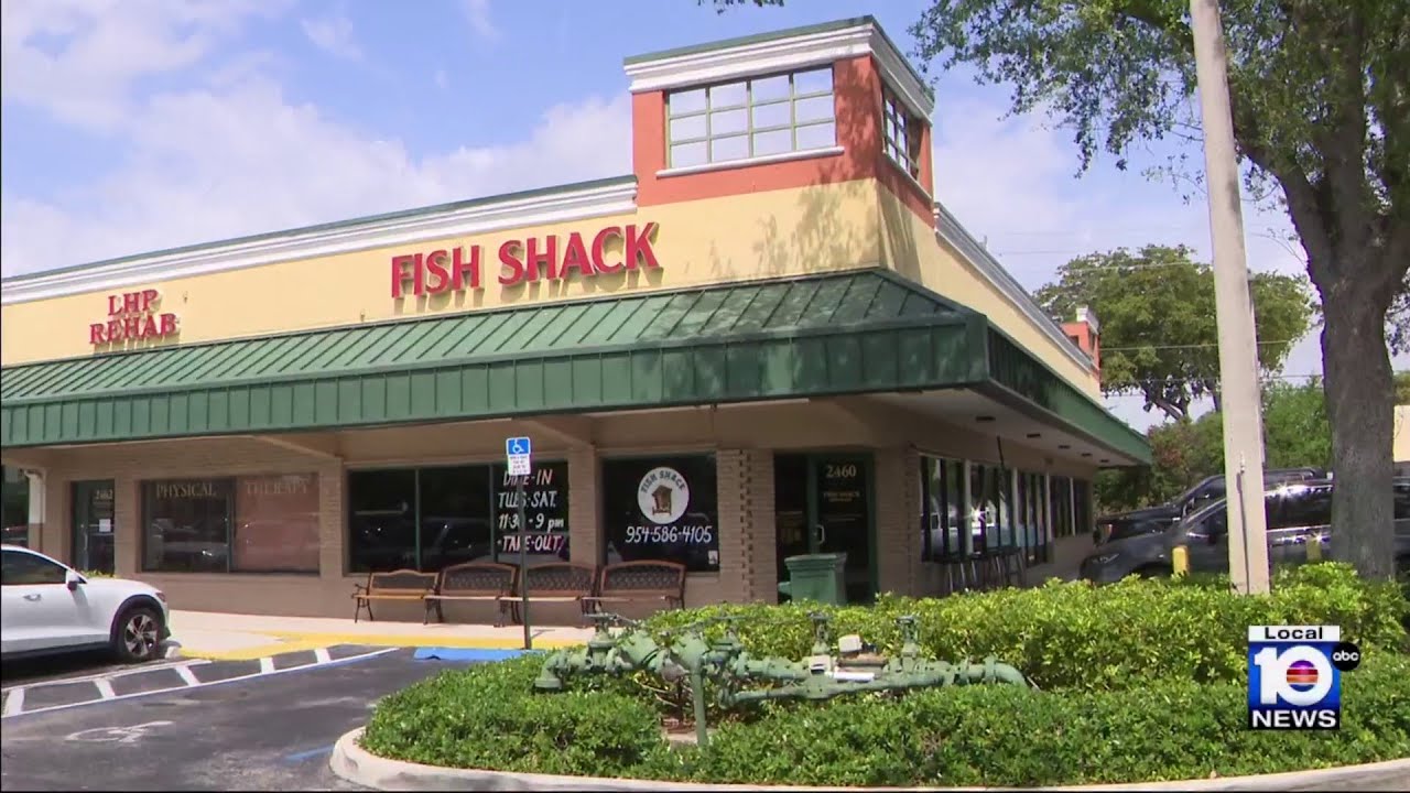 Рыбный ресторан Fish Shack в Лайтхаус-Пойнт получил безупречную оценку инспектора и награду Local...
