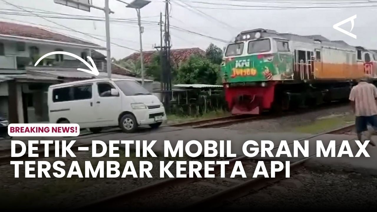 Detik-detik Mobil Gran Max Tersambar Kereta Api, Pengemudi T3was Ditempat