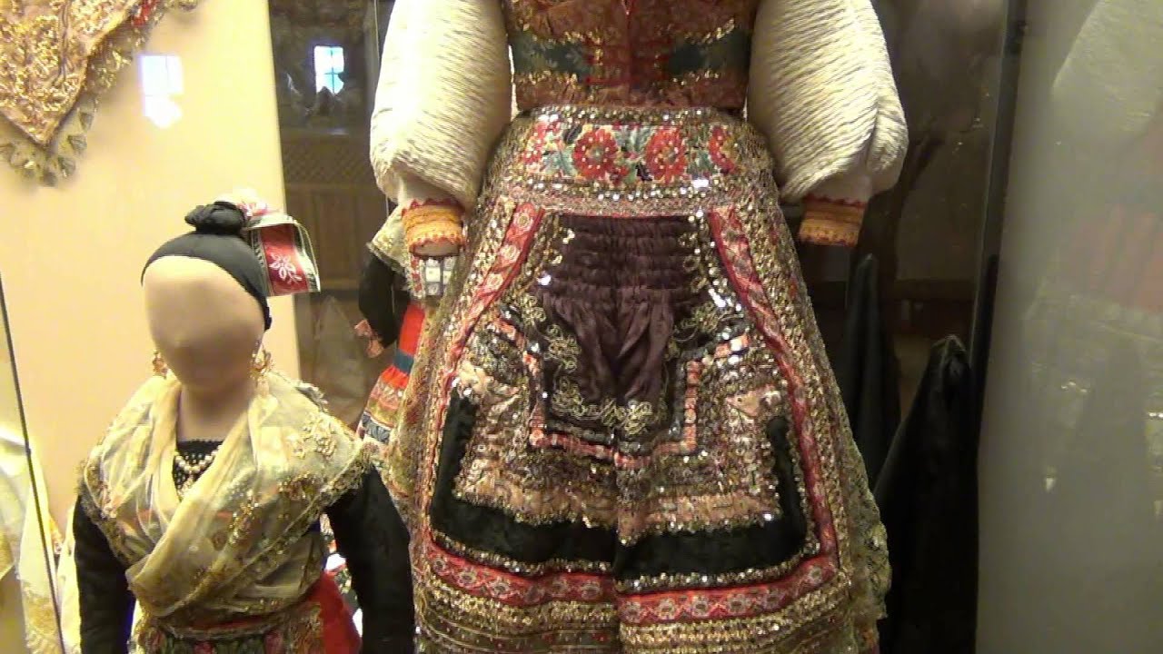 Lagartera -Pueblo-Trajes regionales y Museo - por dc