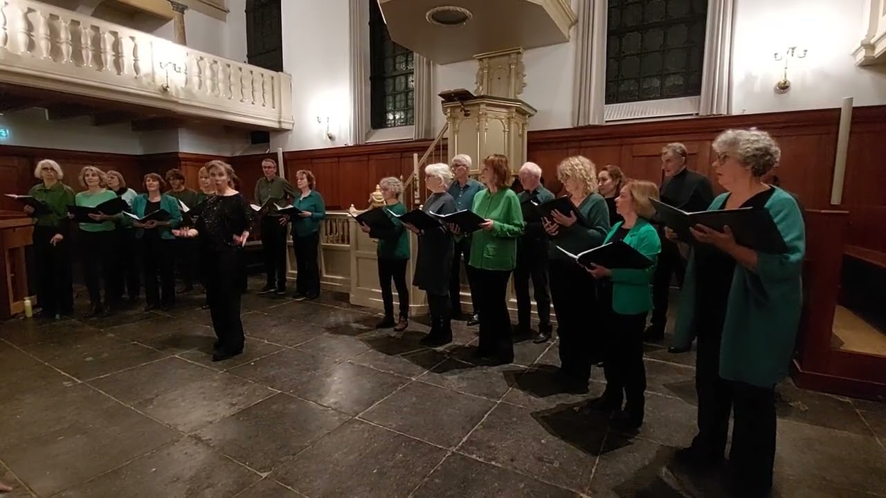 Zilt zingt in de Lutherse kerk met duo La voz i los manos het lied Chiquilin de Bachin, 15 nov 2025