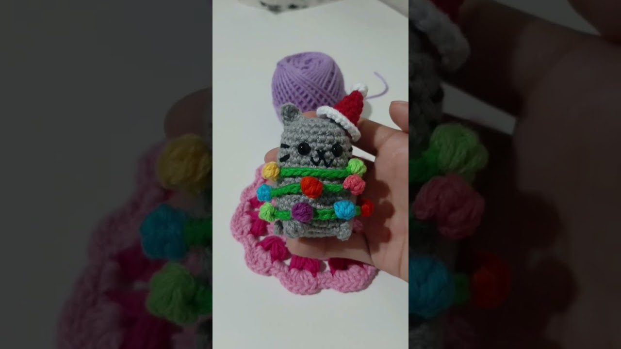 Gatito navide&ntilde;o a crochet, &iquest;quieres tejerlo conmigo? 🧶🎄 #crochet #gatos #tutorial #tejido