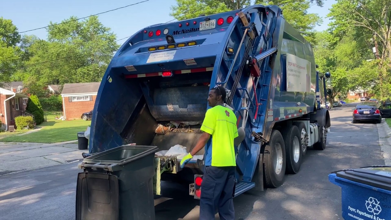 New Mack MRU / McNeilus Rear Loader on Heavy Trash