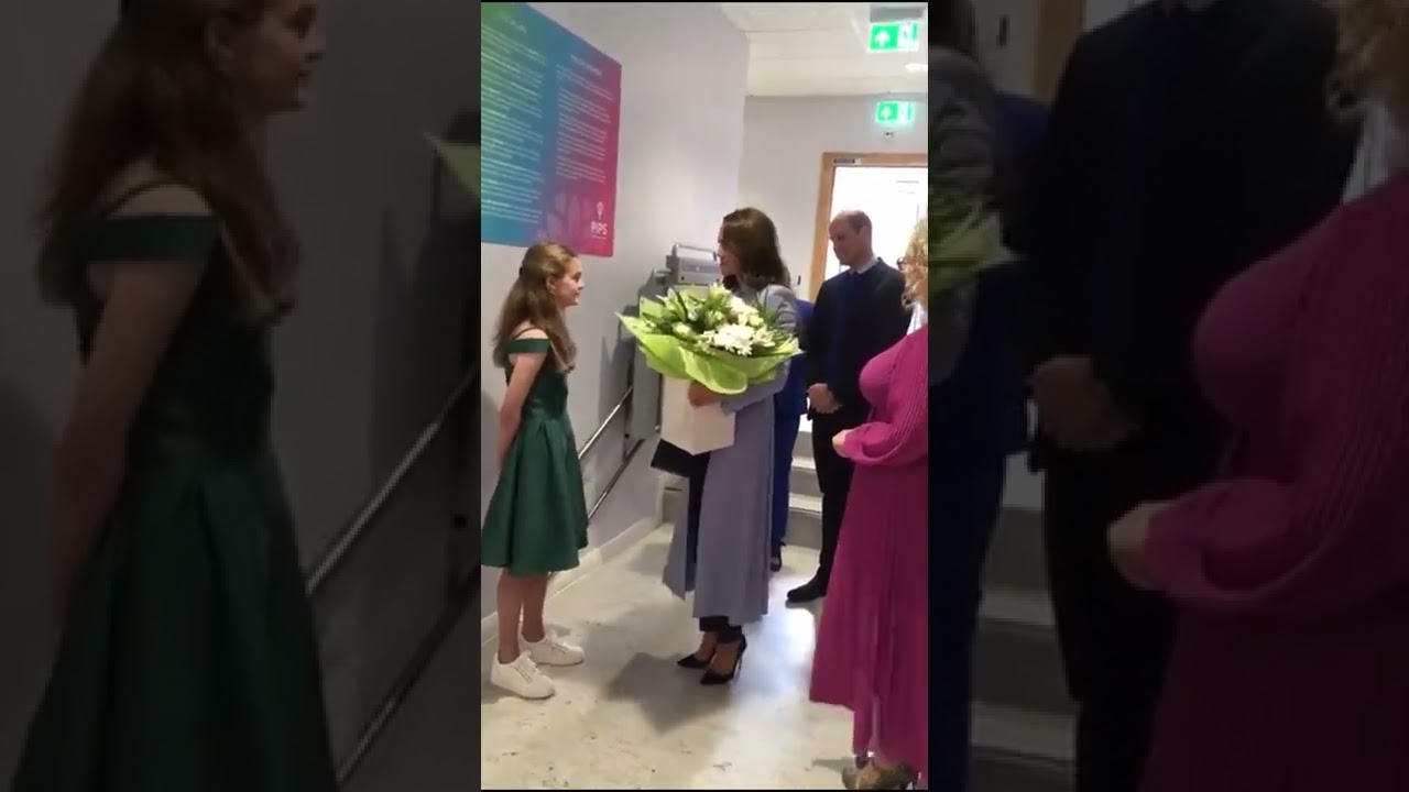 #Shorts  Fan give flower to Kate and William #PrinceWilliam #Catherine