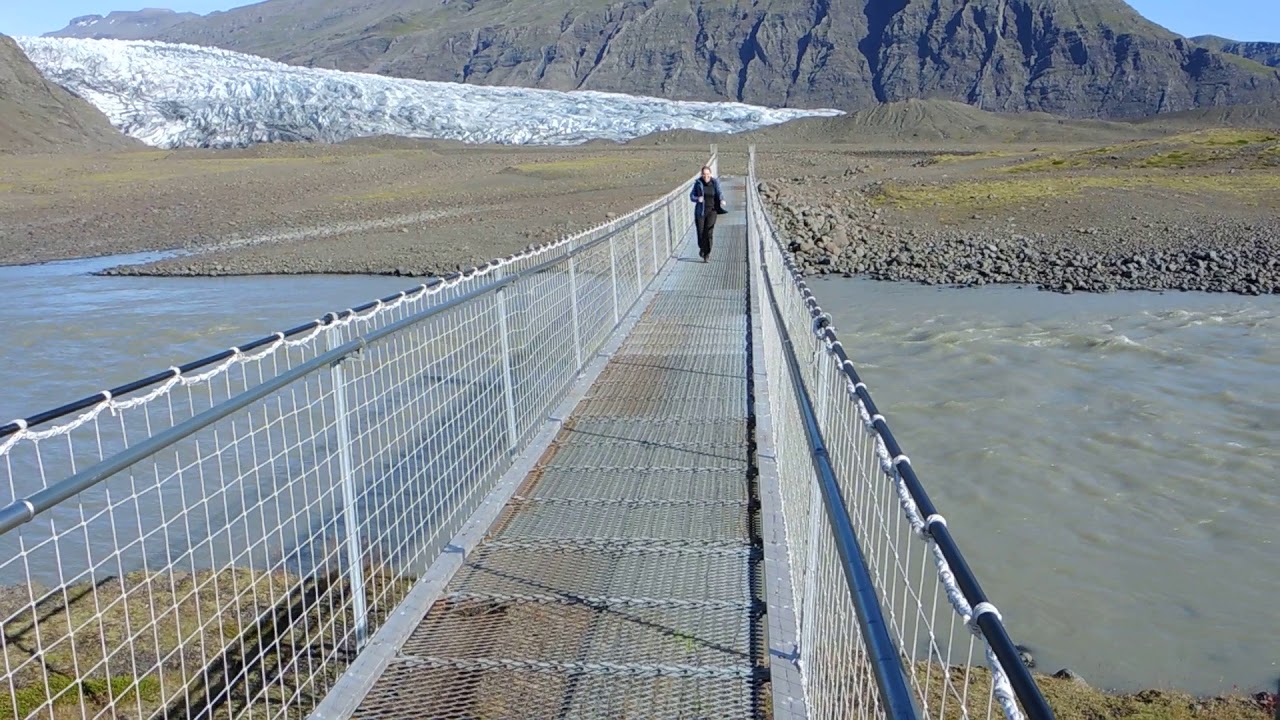 Hängebrücke zur Gletscherzunge