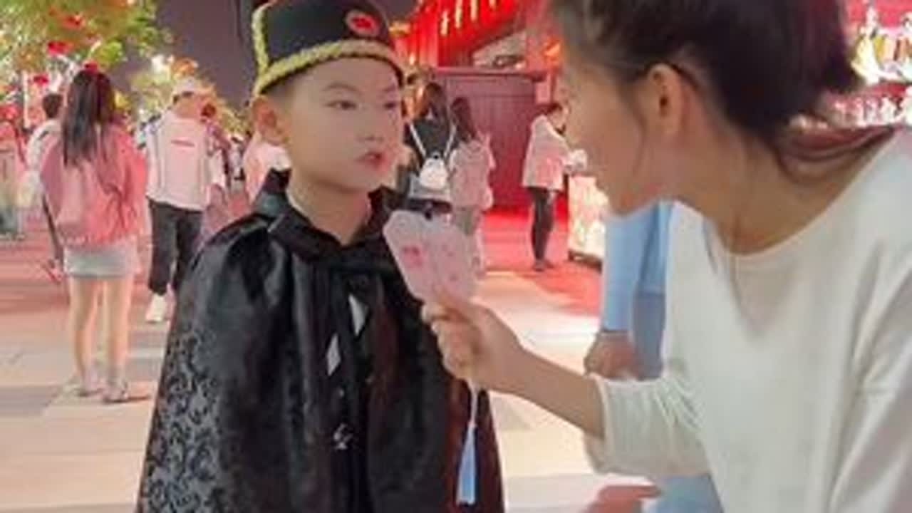 现在的小朋友都这么厉害吗#中华文化 #文化自信 #街头采访  #大唐不夜城 #西安