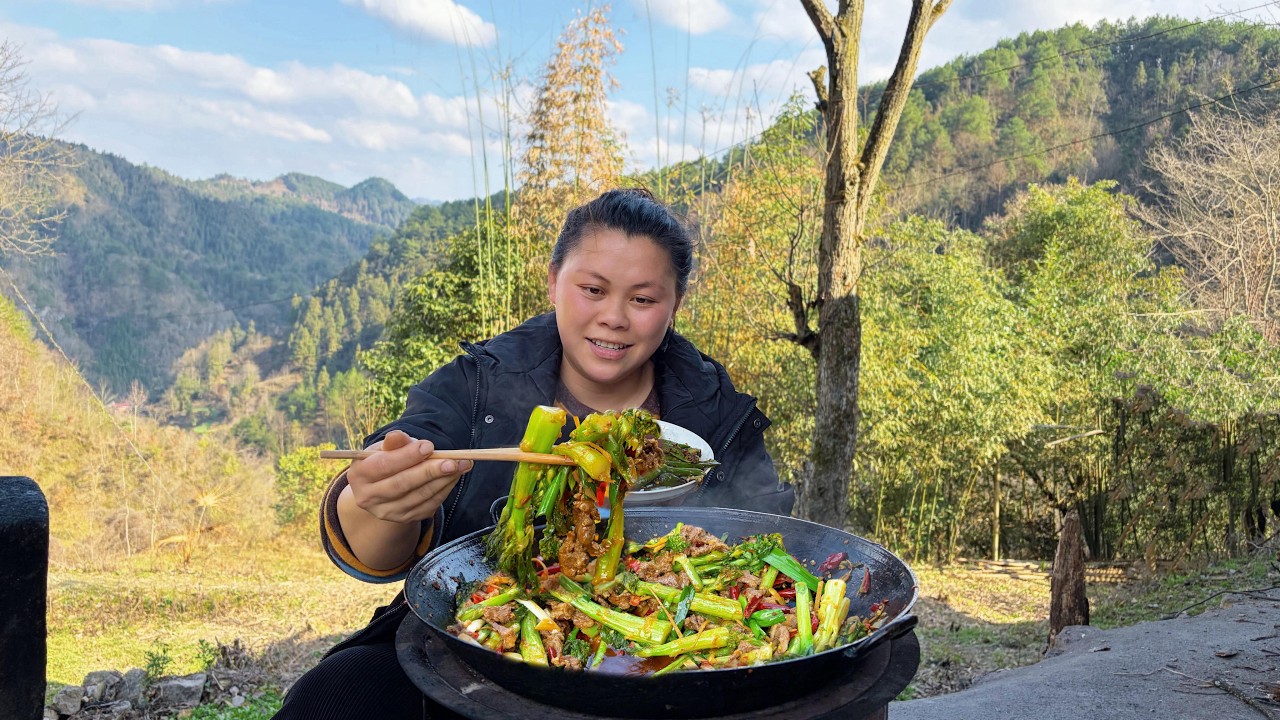今天做个香辣的菜苔炒牛肉，简单吃一餐 make a stir fried beef with vegetable moss and have a simple meal