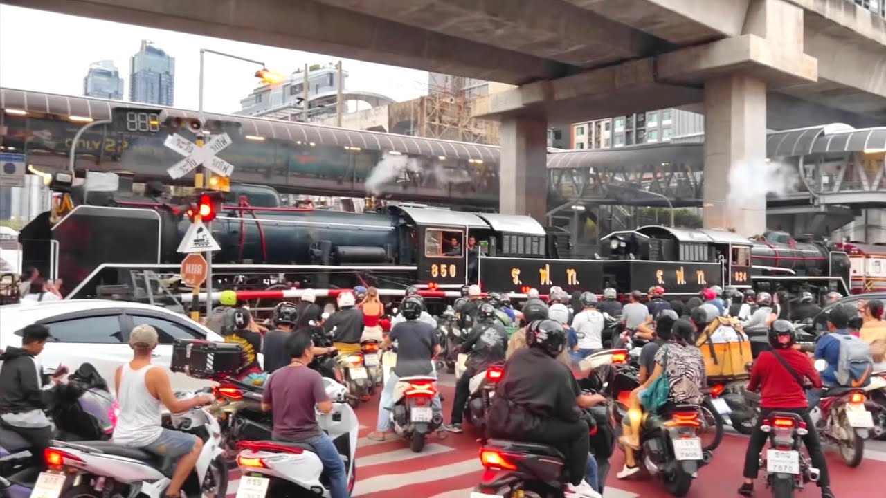 SRT. #ตอนท้ายมีช็อตเด็ด!? ดังสนั่นกลางจุดตัดอโศก ตามถ่ายขบวนรถพิเศษรถจักรไอน้ำที่ 903 จากฉะเชิงเทรา