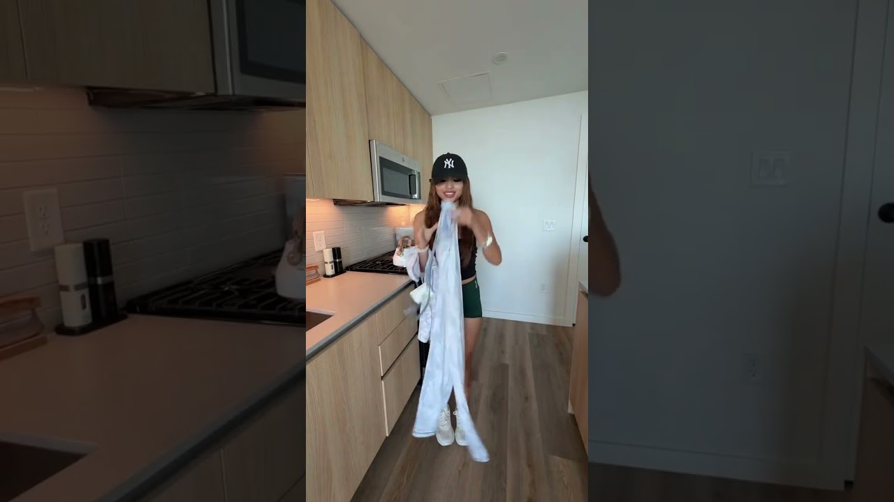 it&rsquo;s slowly starting to feel more & more like home 🎧🛍️💸#haul #marshallshaul #girls #apartmentdecor