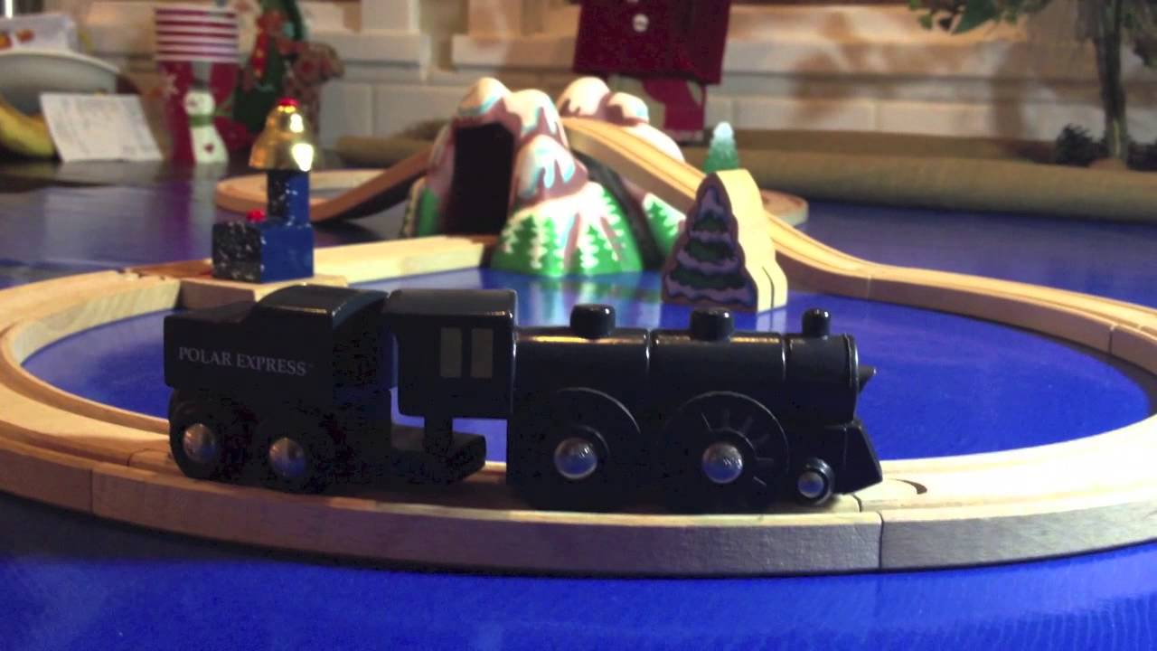 Обзор игрушечного поезда Brio Polar Express Trains &mdash; деревянной железной дороги и поезда на батар...