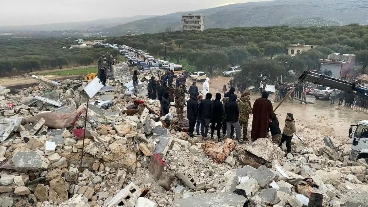 Séisme en Syrie: les secours fouillent les décombres à Idleb | AFP Images