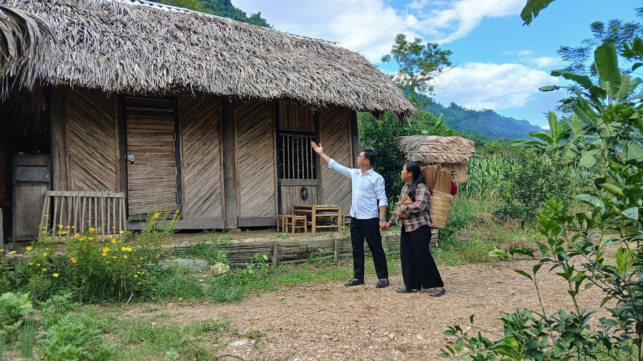 Kind CEO helps single mother return to old house, renovate garden to settle into new life.
