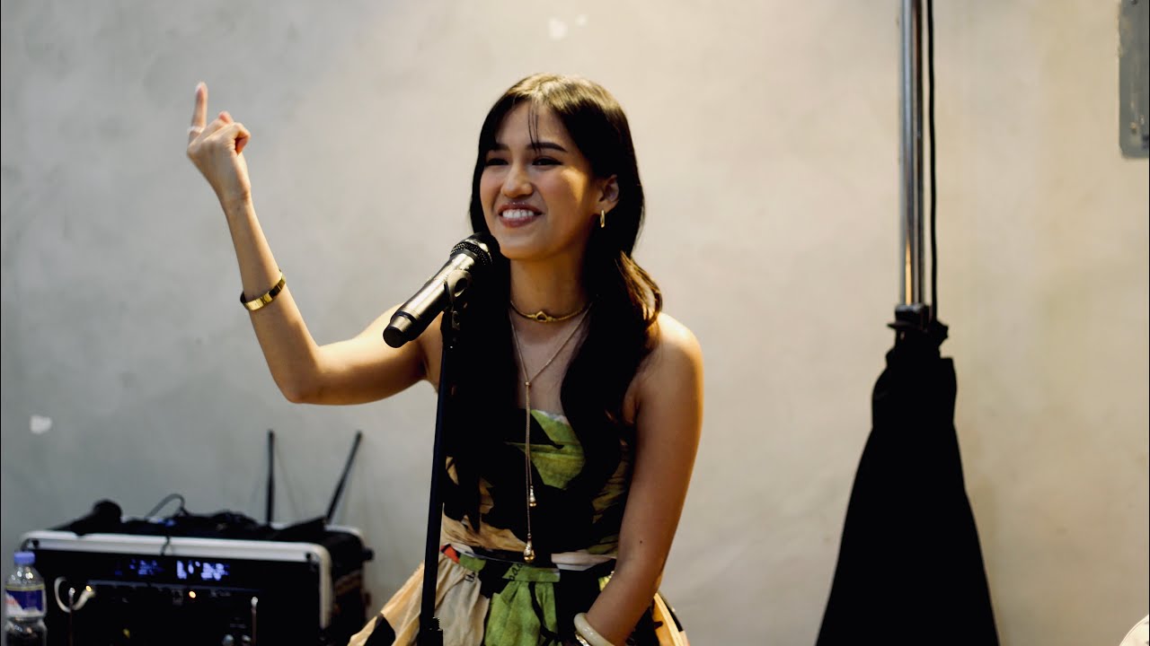 Jolianne - Palayo Sa Mundo (Live at Stay Awhile Cafe)