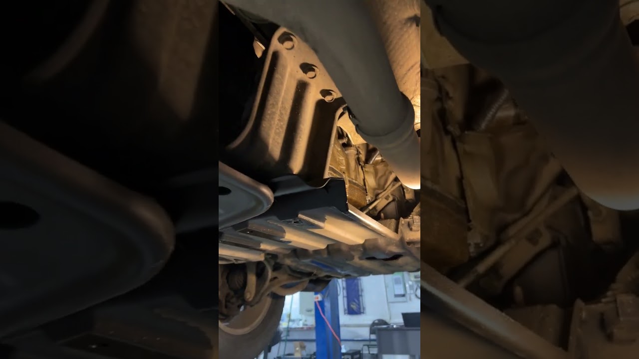 Замена теплообменника Jeep Grand Cherokee WK2 3 6 и устраняем течь масла двигателя