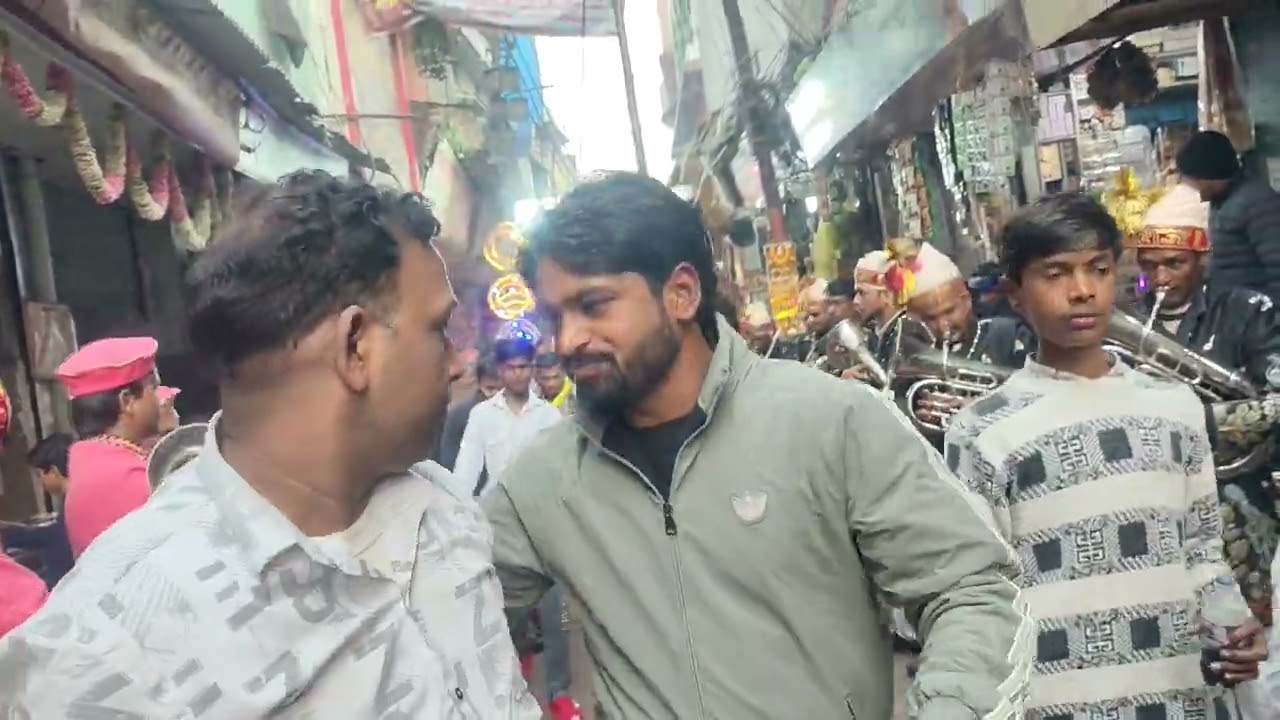 पाइप लाइन लोनी बॉर्डर थाने के सामने नियर जोहरी एनक्लेव मेट्रो स्टेशन 8750993801
