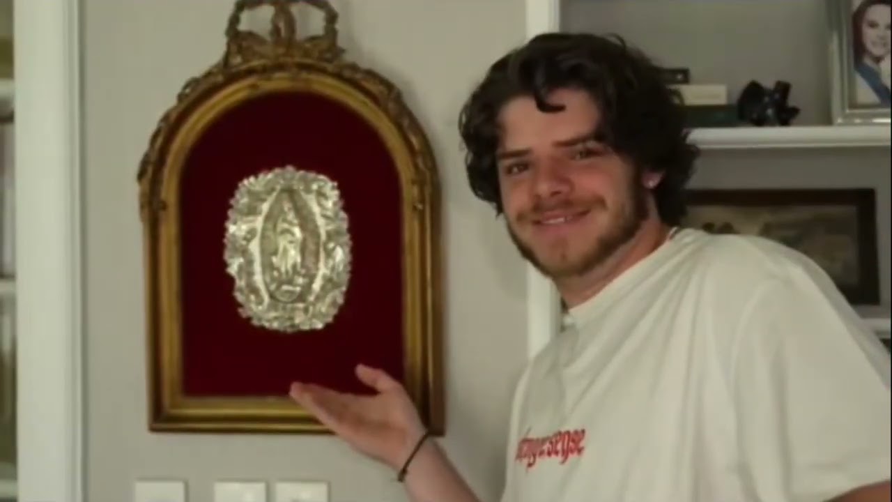 Joss Álvarez Realiza Un Tour Por La Casa De Su Mamá Isabel Lascurain - Juego De Voces Episodio 6