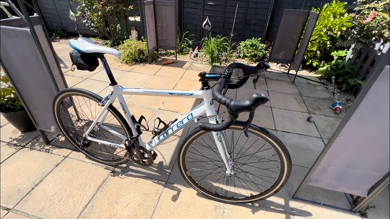 Chucking a few much needed upgrades on my Carrera Virtuoso road bike 👍🚴‍♂️
