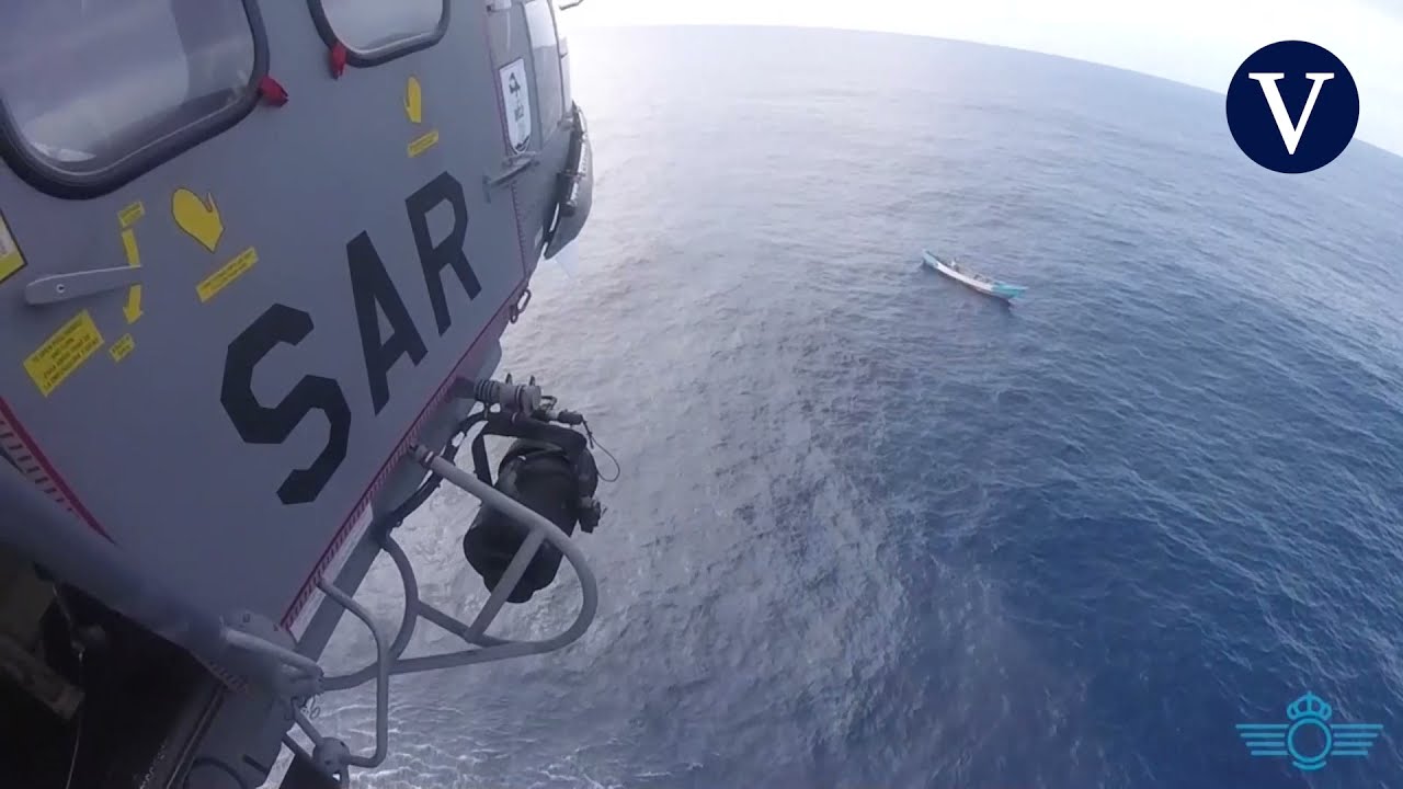 La tragedia del cayuco de El Hierro, grabada desde el helicóptero del SAR