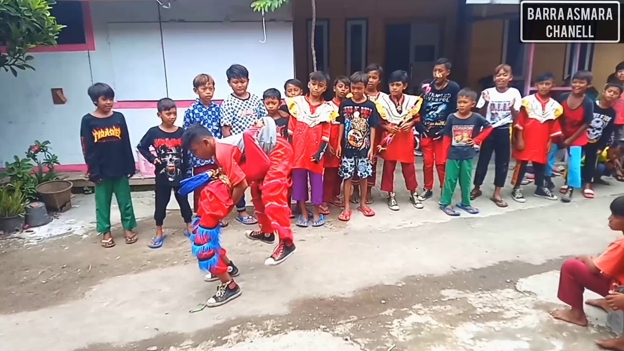 Atraksi barongsai burok cilik