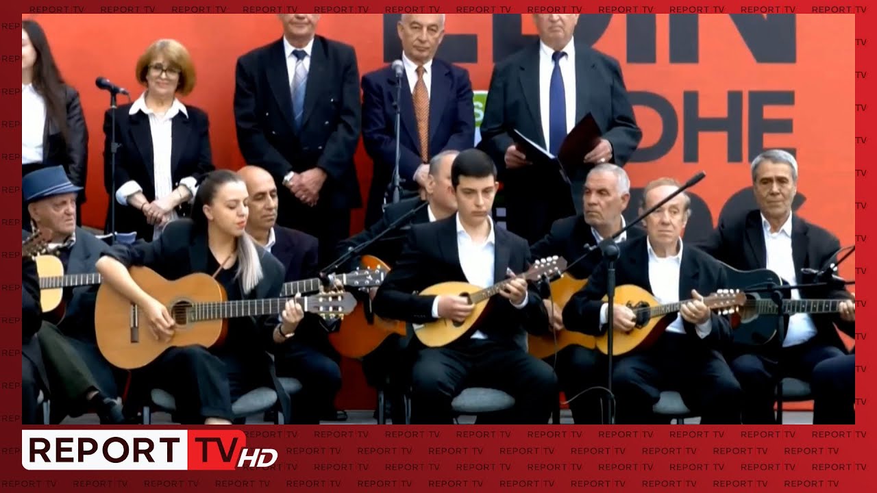 Rama pritet në Korçë me këngë popullore, atmosferë e zjarrtë