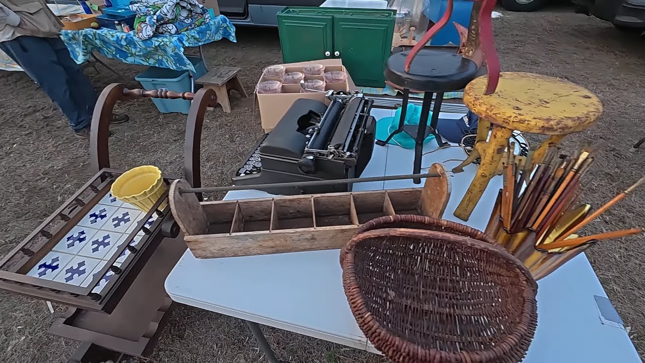 Busy Day Selling Vintage & Antiques at Elephant's Trunk Flea Market