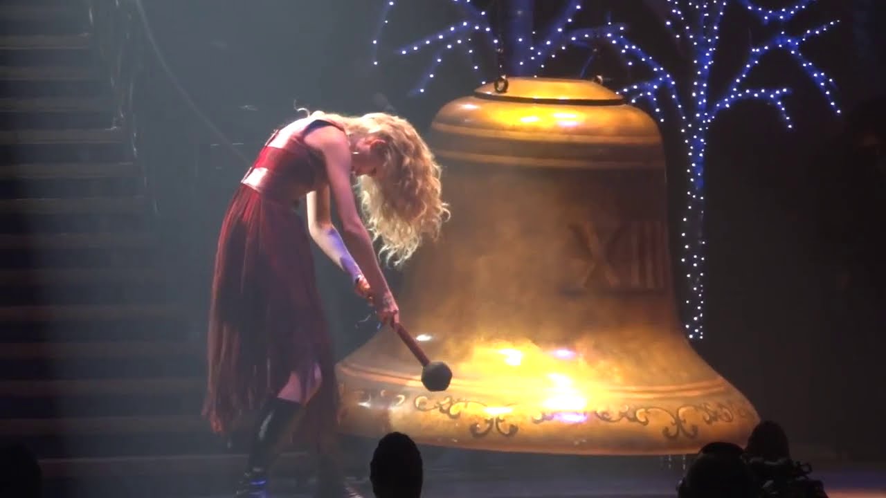Taylor Swift - Haunted (Live Montreal Centre Bell Center 2011)
