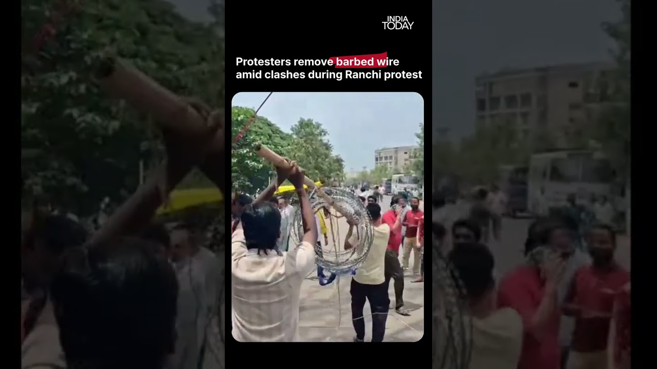 Ranchi Protest Escalates as Students Remove Barbed Wire Barricades During Assembly March #jharkhand