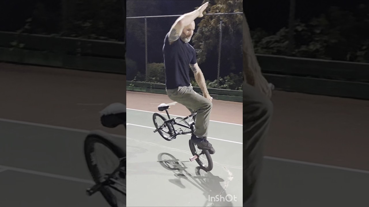 BMX на Хэллоуин. 180 роллбэк-баттлов. #хеллоуин #веселье #bmx #джастинраш #фристайл #трюки