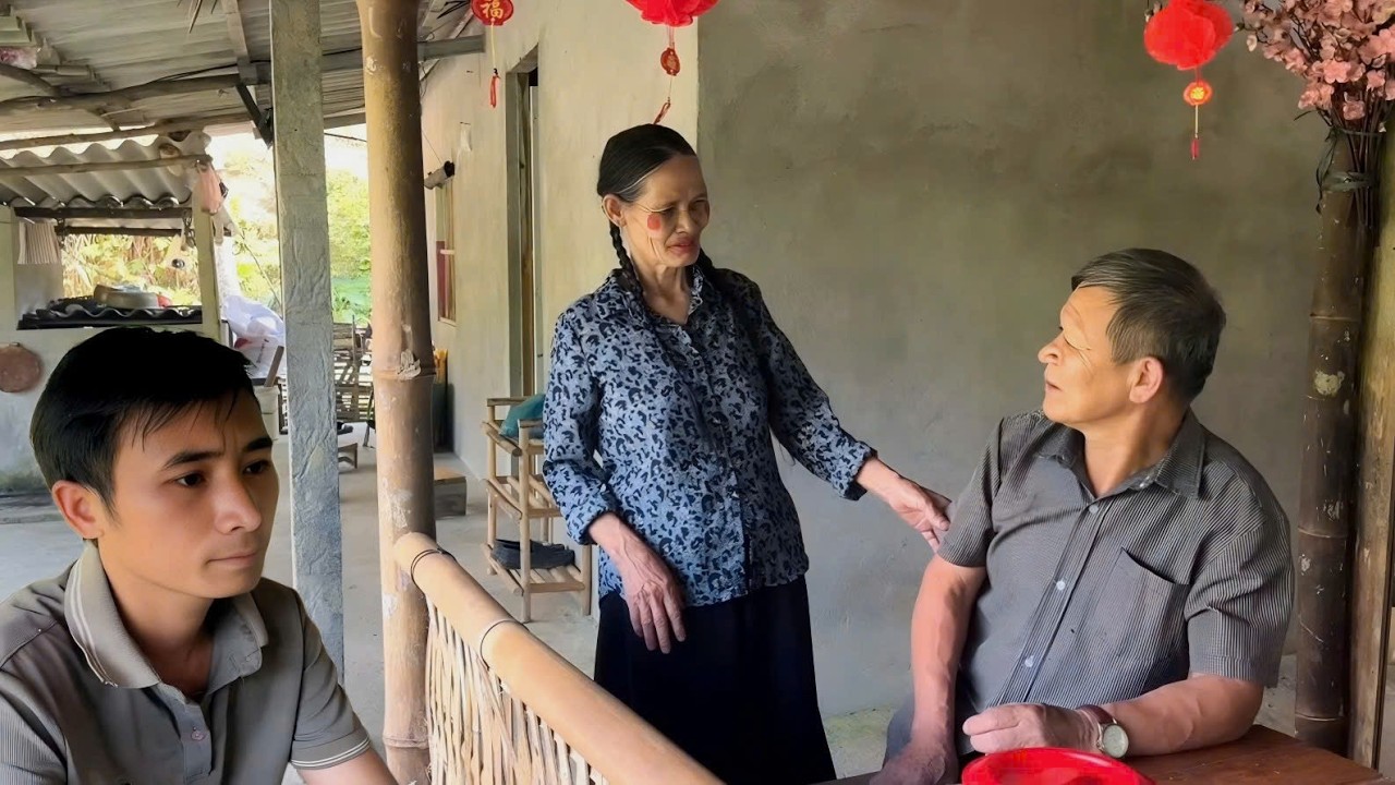 The woman promised to help Tu's father find his son, and this time he chose to trust her