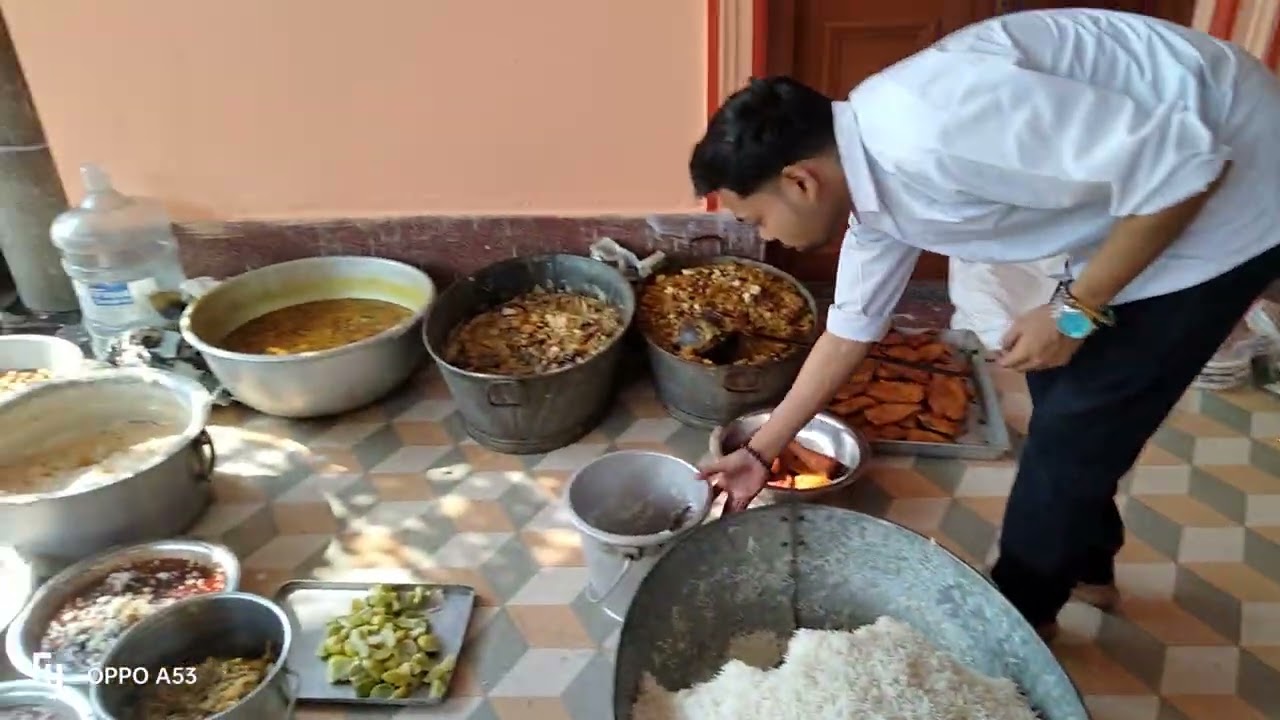 আমাদের শ্রী শ্রী কৃষ্ণ গোপাল জীউ মন্দিরে গোপালের বনভোজন অনুষ্ঠান।।।।